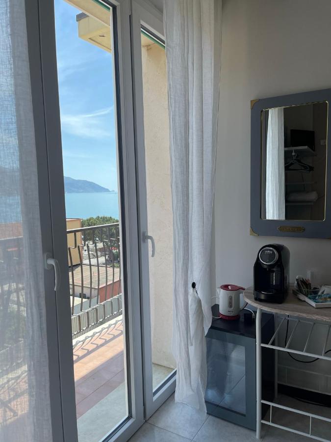 Отель La Casa Sul Mare - Monterosso - Cinque Terre Монтероссо-аль-Маре Экстерьер фото